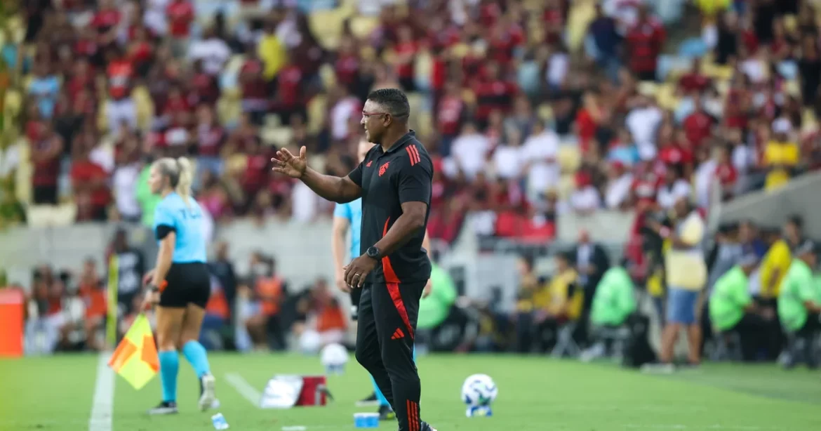 Momento do gol do Internacional contra o Flamengo no Brasileirão 2025, jogadores comemorando